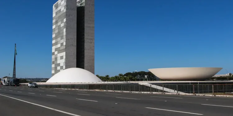 Senado e Câmara elegem novos presidentes neste sábado (1°)
