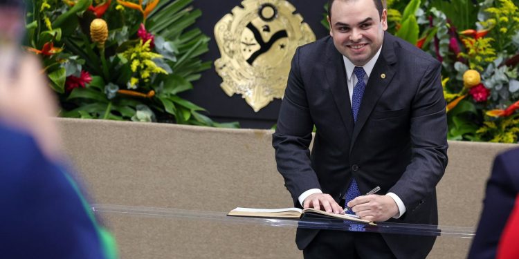 Roberto Cidade assume presidência da Assembleia Legislativa pela terceira vez