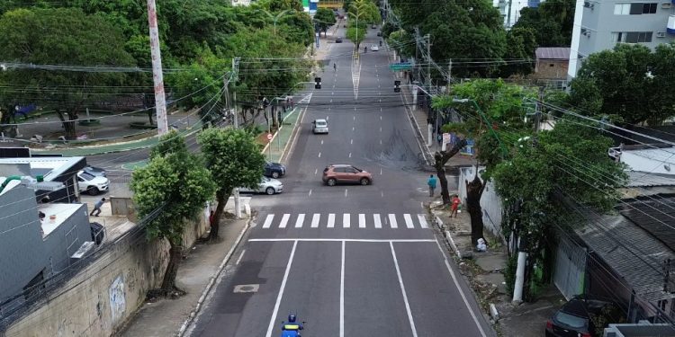 Novo semáforo é instalado no cruzamento das avenidas Umberto Calderaro e Belo Horizonte