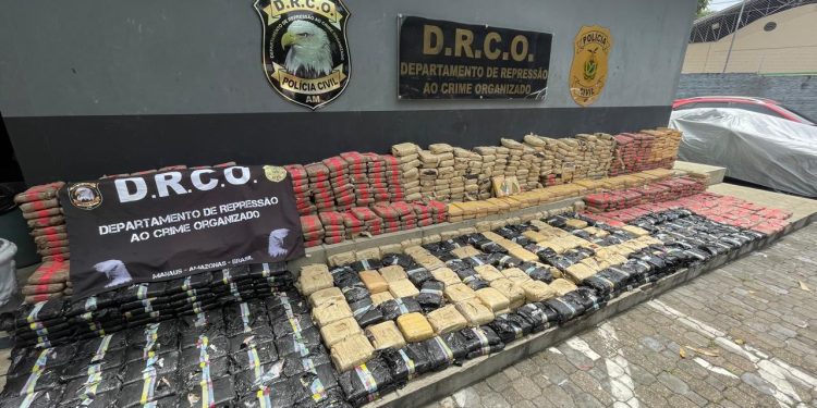 PC-AM apreende 1,3 tonelada de skunk, droga estimada em R$ 20 milhões