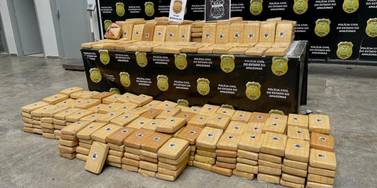 Polícia Civil apreende meia tonelada de skunk avaliada em R$ 10 milhões e prende dupla em Barcelos