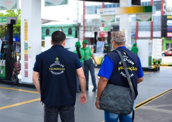 Procon-AM autua 10 postos de combustíveis após aumento do preço da gasolina