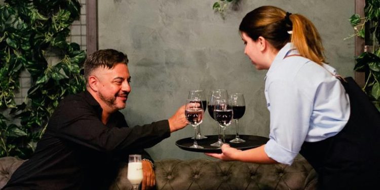 Salários em bares e restaurantes alcançam recorde pelo terceiro trimestre consecutivo