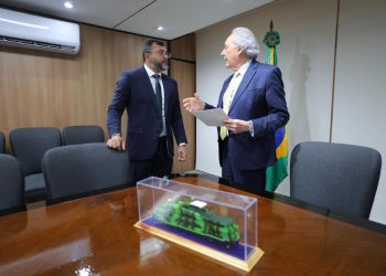 Governador do AM se reúne com ministro da Justiça e solicita reforço para fronteira