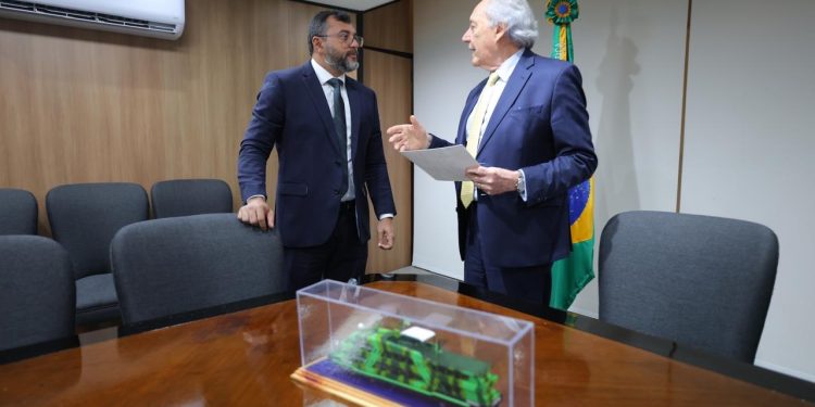 Governador do AM se reúne com ministro da Justiça e solicita reforço para fronteira