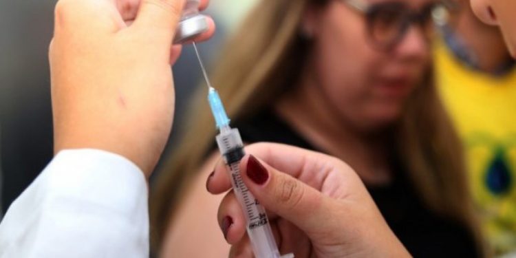 Amazonas realiza busca ativa para imunização contra a dengue