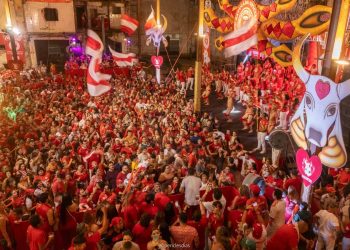 Batucada realiza noite tribal com Adriano Paketá no 2º Ensaio no Booth Line