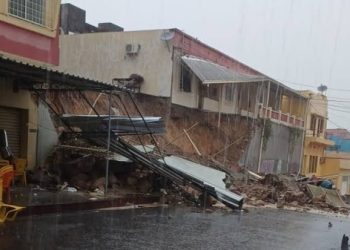 Bombeiros resgatam 68 pessoas isoladas por alagamentos em Manaus