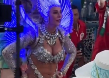 Paolla Oliveira questiona jurados no desfile das campeãs: ‘Ouviu agora?’