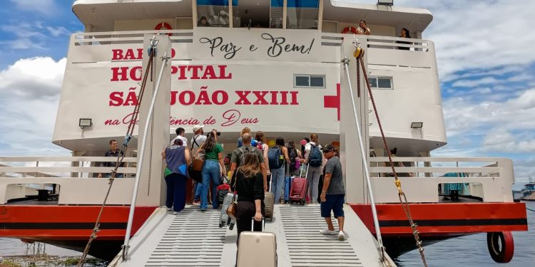 Codajás recebe a 6ª expedição de saúde do Barco Hospital São João XXIII