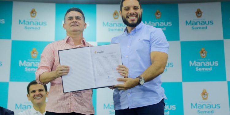 Semed de David Almeida tem novo secretário e subsecretário