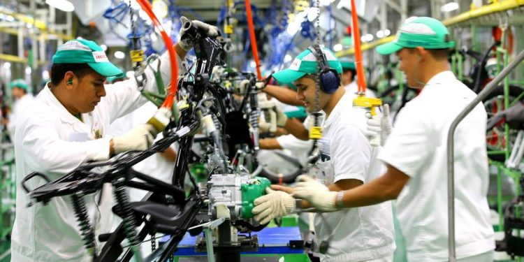 Atividade econômica brasileira cresce 0,4% em fevereiro