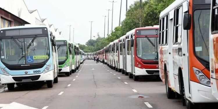 Greve paralisa 30% do transporte coletivo de Manaus nesta terça-feira