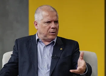 Presidente do INSS é exonerado após suspeita de fraudes