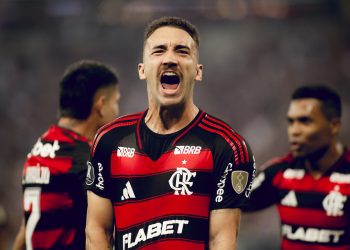 Flamengo vence a LDU, respira na Libertadores e pode ser líder do Grupo C