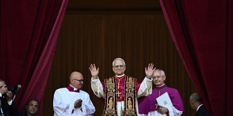 Papa pede fim da guerra de palavras e libertação de jornalistas presos