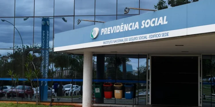 Plano de ressarcimento de descontos do INSS será entregue até terça-feira (6) para Casa Civil