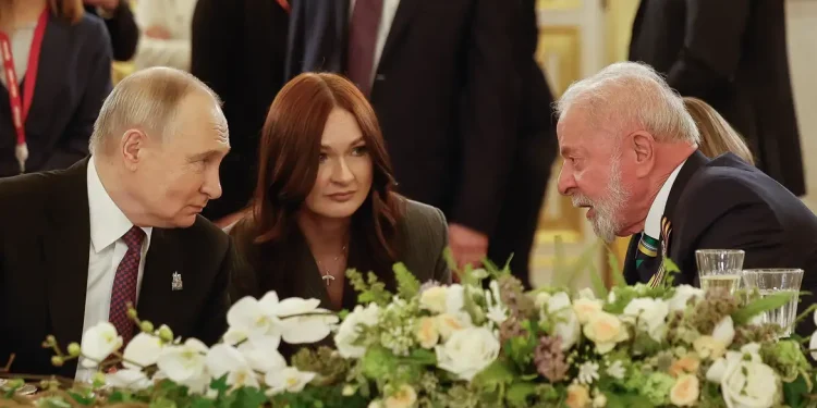 Na Rússia, Lula celebra 80 anos da vitória contra o nazismo