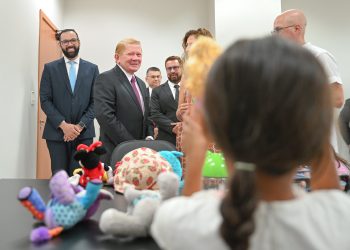 Quatro irmãos que viviam em abrigo de acolhimento no interior do AM têm adoção internacional autorizada