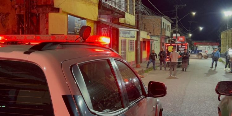 Homem é assassinado na frente da esposa e filha no conjunto Manoa