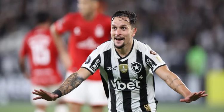Artur marca golaço e Botafogo vence Estudiantes na Libertadores