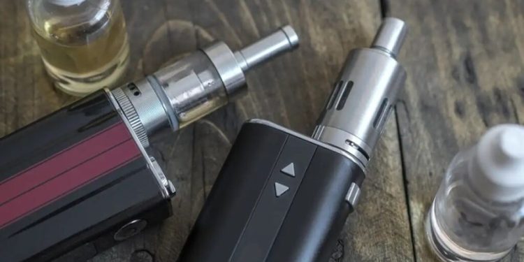 Cigarro eletrônico atrai jovens para possíveis doenças respiratórias