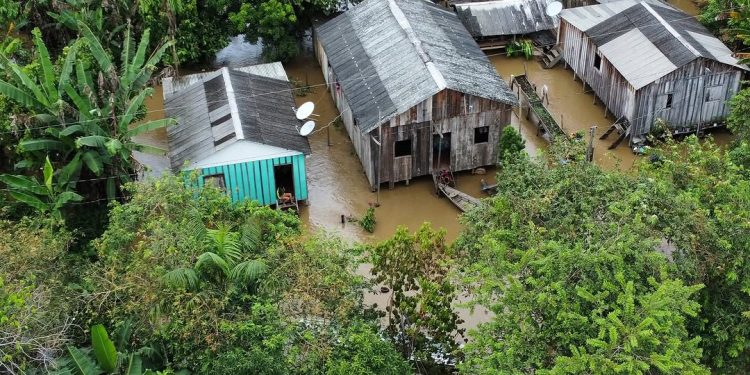 Cheia dos rios no Amazonas: 17 municípios em situação de emergência