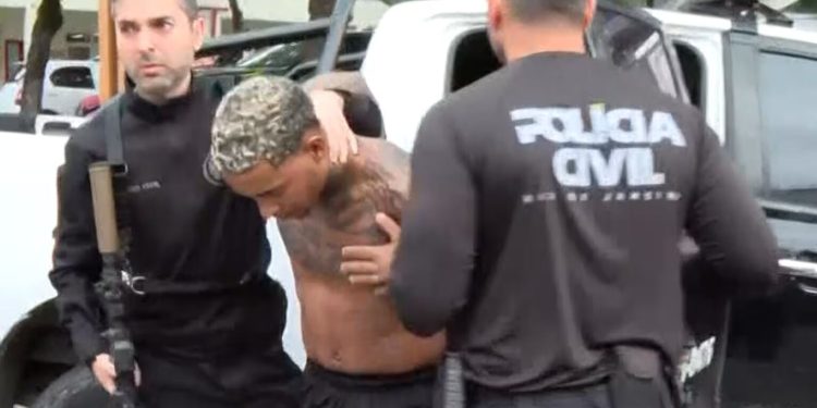 Justiça mantém prisão de MC Poze investigado por apologia ao tráfico