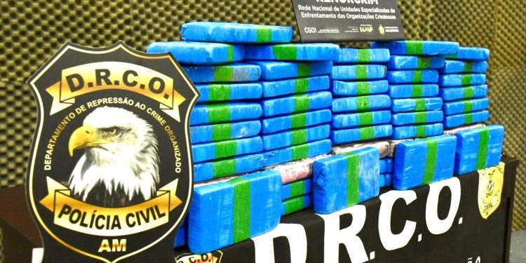 PC-AM prende nigeriano com aproximadamente 60 quilos de cocaína avaliados em cerca de R$ 5 milhões