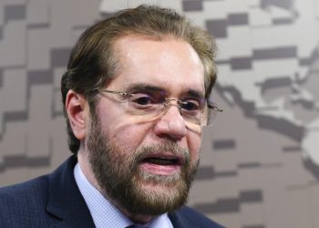 ‘Assinei a CPMI, assinarei mais mil CPMIs ou CPIs que objetivem punir esses ladrões’, afirma Plínio Valério ao cobrar CPMI do INSS