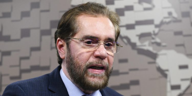 ‘Assinei a CPMI, assinarei mais mil CPMIs ou CPIs que objetivem punir esses ladrões’, afirma Plínio Valério ao cobrar CPMI do INSS