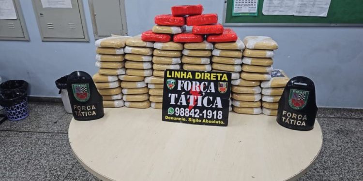 Polícia apreende 73 tabletes de oxi em casebre no bairro Tarumã, em Manaus