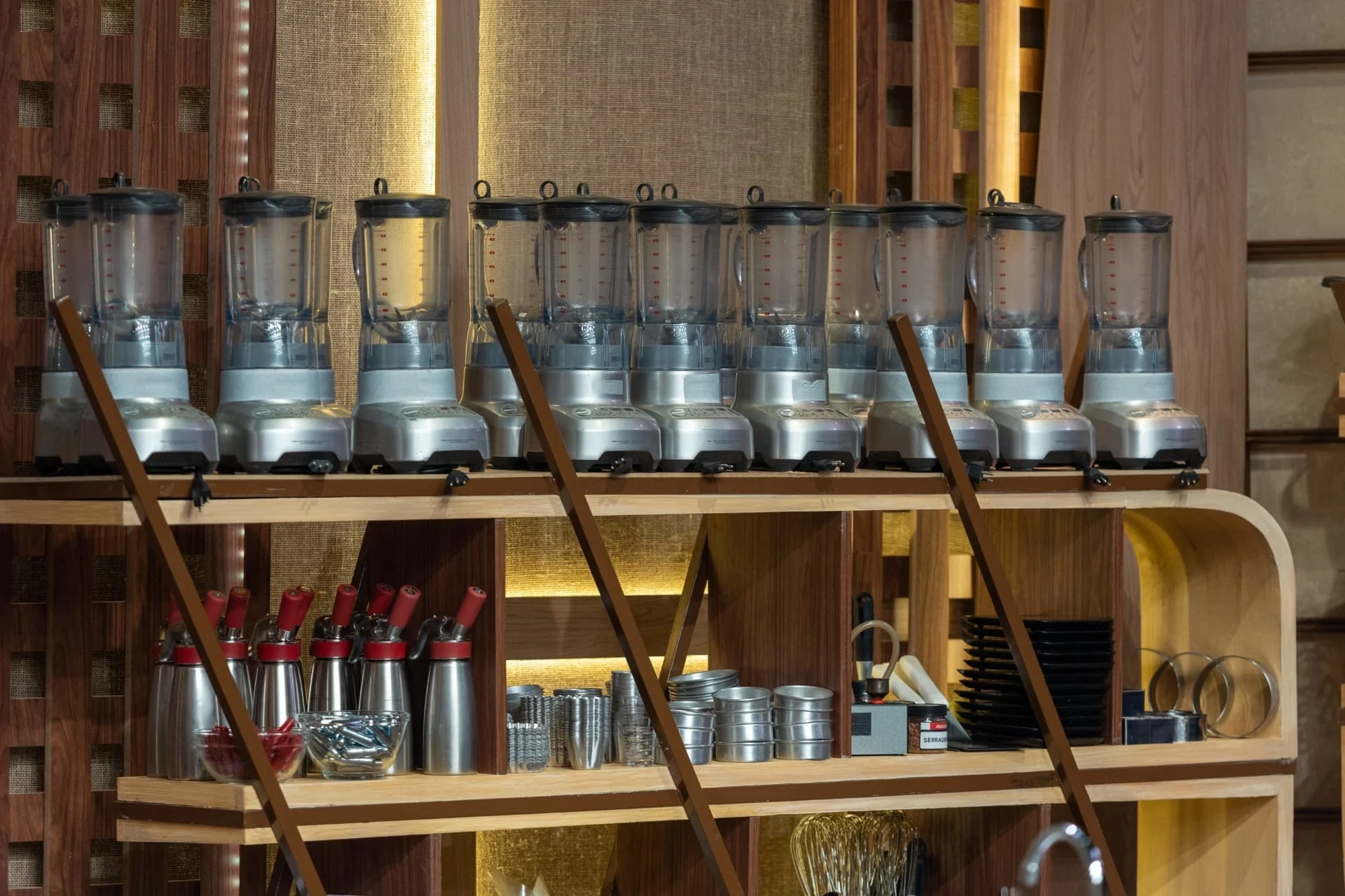 Alguns dos utensílios disponíveis aos cozinheiros do MasterChef