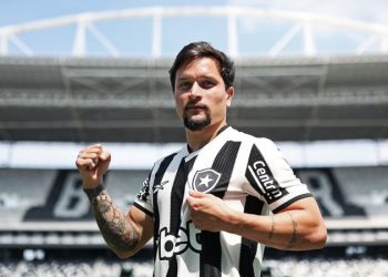 Artur celebra goleada do Botafogo sobre o Inter: ‘trabalho foi feito’