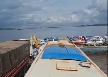 colisão de balsas no encontro das águas