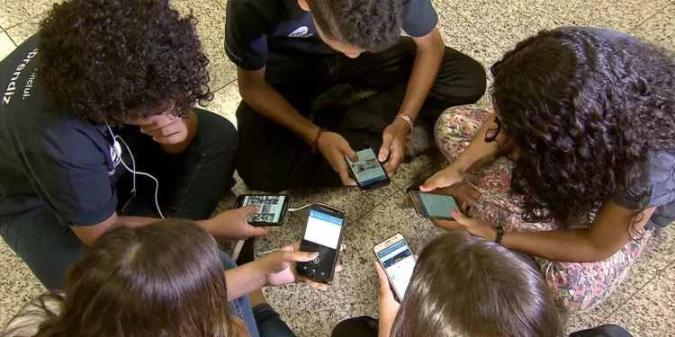 Adolescentes não têm apoio para lidar com redes sociais