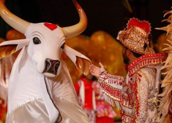 Festival de Parintins 2025: Governo do Amazonas realiza repasse de R$ 10 milhões aos bumbás Caprichoso e Garantido