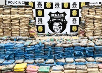 Uma tonelada de haxixe e maconha escondidos em “caleta submarina” são apreendidos pela polícia