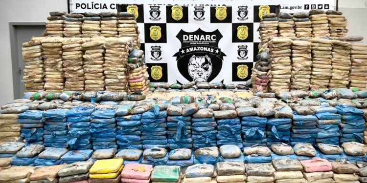 Uma tonelada de haxixe e maconha escondidos em “caleta submarina” são apreendidos pela polícia