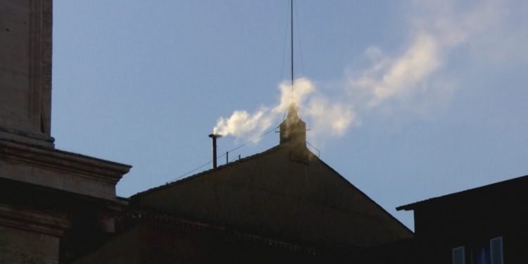 Fumaça Branca: Cardeais elegem o Papa, 267º Sucessor de Pedro