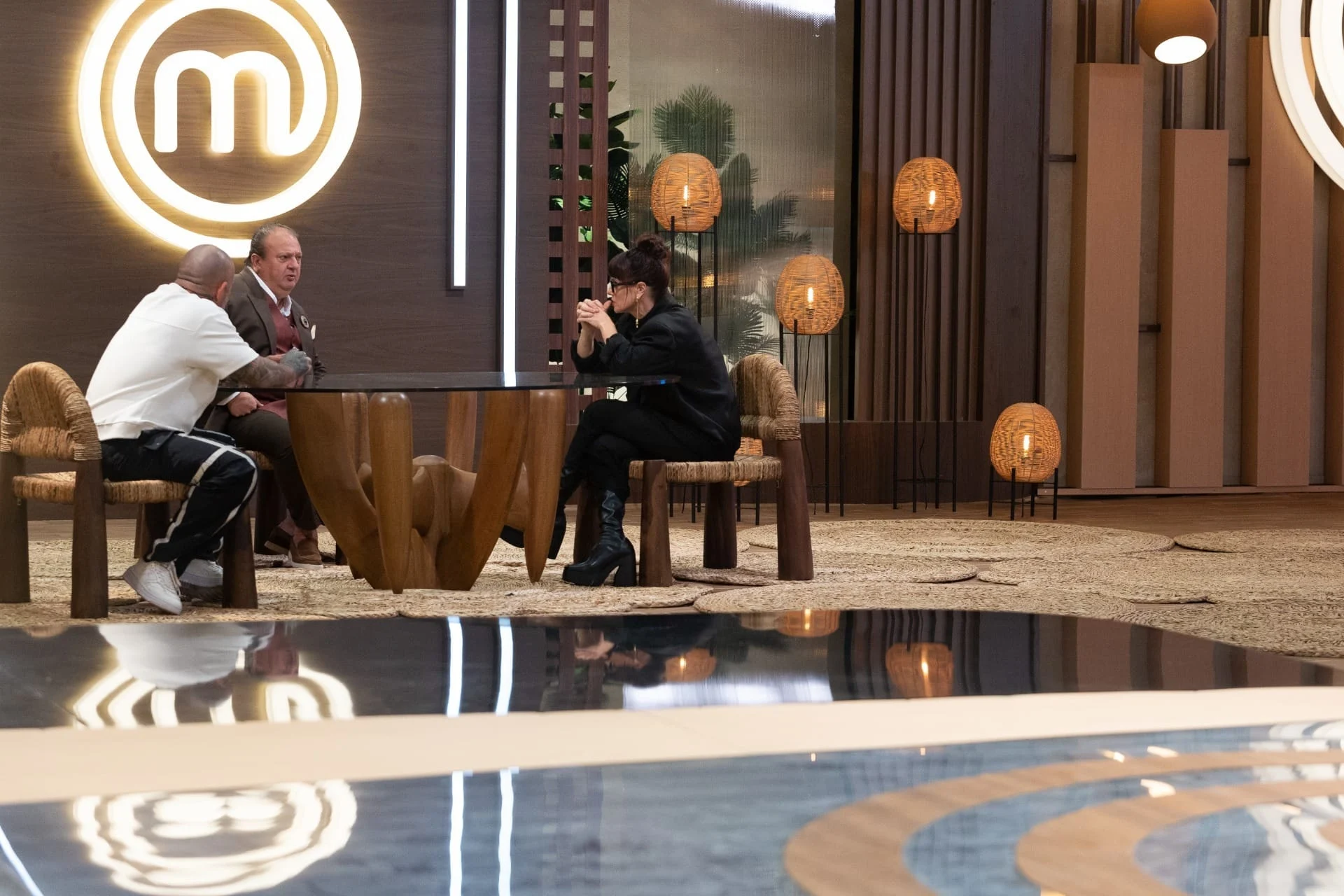 Jurados conversam no restaurante do MasterChef 2025