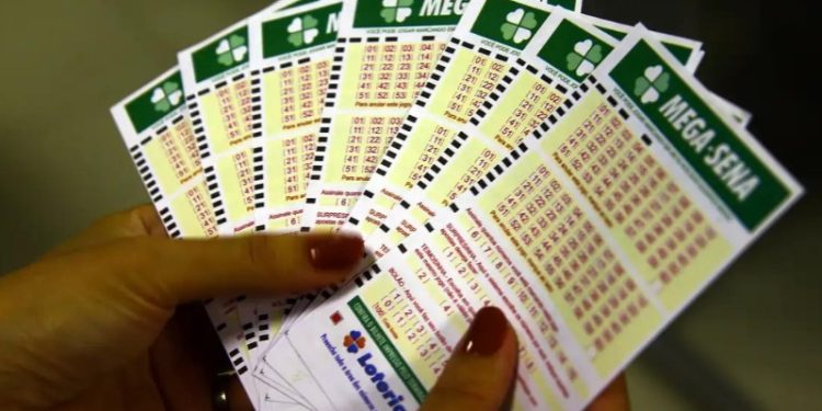 Ninguém acerta a Mega-Sena e prêmio acumula em R$ 45 milhões