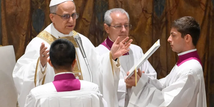 Salário do papa: veja quanto Leão XIV tem direito a receber da Igreja Católica