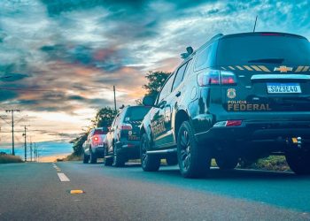 Polícia Federal deflagra operação e cumpre mandados em condomínios em Manaus