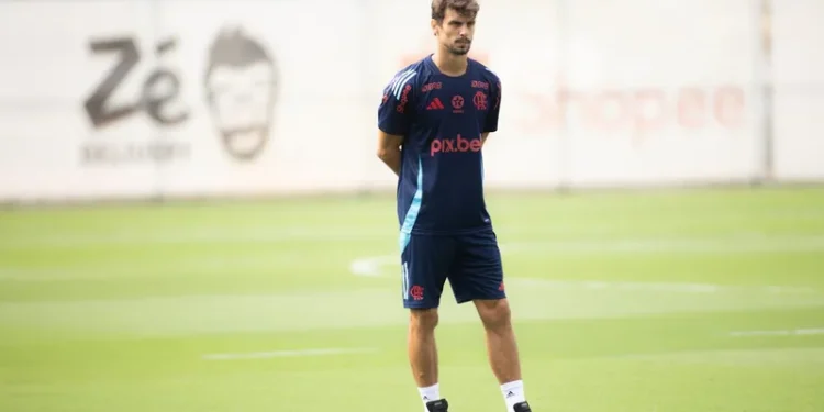 Rodrigo Caio volta ao Flamengo para integrar comissão técnica de Filipe Luís