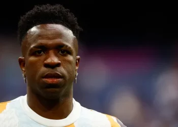 Vini Jr. machuca tornozelo, pode desfalcar convocação de Ancelotti e preocupa Real para Mundial