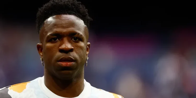 Vini Jr. machuca tornozelo, pode desfalcar convocação de Ancelotti e preocupa Real para Mundial