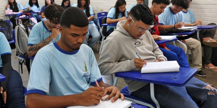 Pé-de-Meia: nascidos em maio e junho recebem hoje parcela de R$ 200