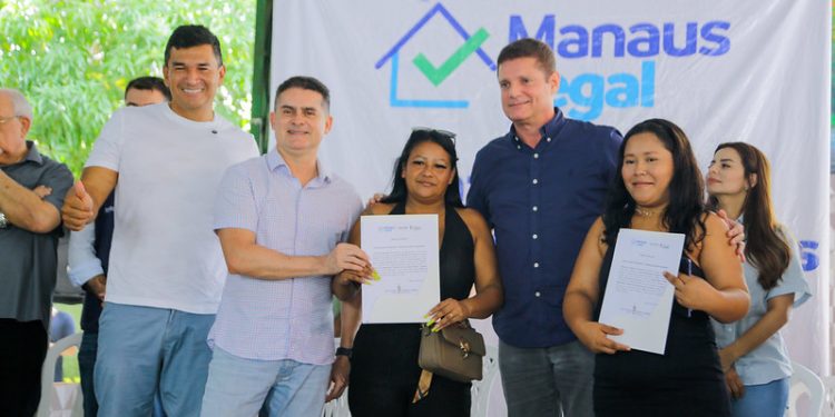 prefeitura entrega 210 títulos de terra a moradores do Parque das Nações Indígenas