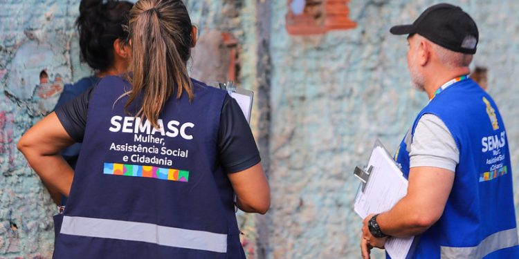 Prefeitura de Manaus realiza ação integrada voltada à população em situação de rua no centro da cidade